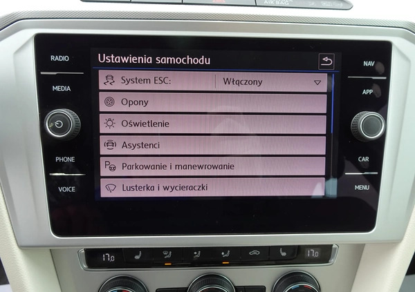 Volkswagen Passat cena 64800 przebieg: 166000, rok produkcji 2018 z Sędziszów Małopolski małe 781